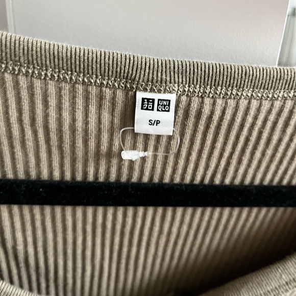 Uniqlo buttoned top - Picture 2 of 2